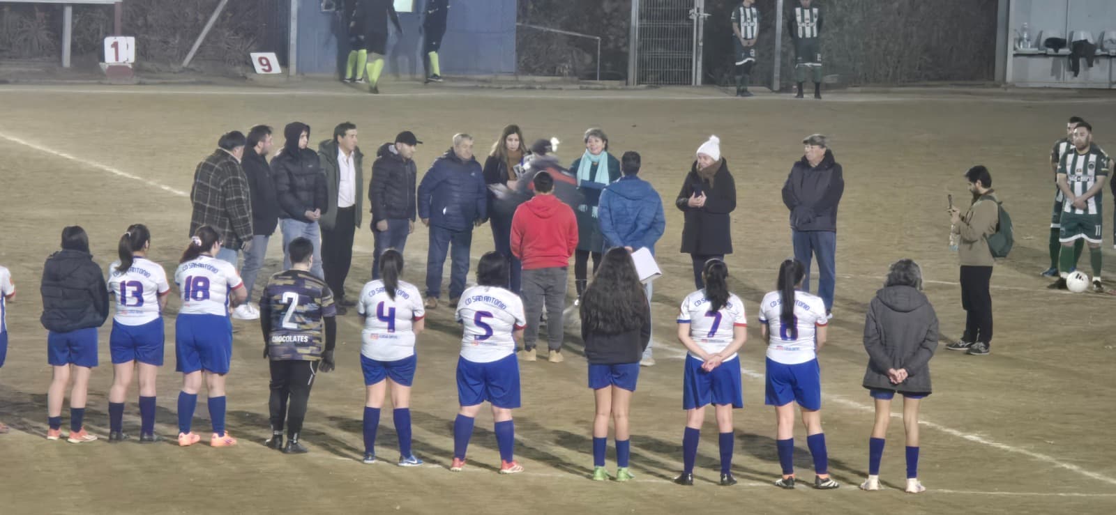 Minuto de silencio y homenaje a Flavio Alvarado antes del partido ante El Bosque
